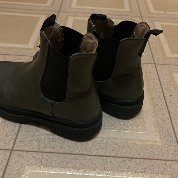 Boots - Picture 3 of 6